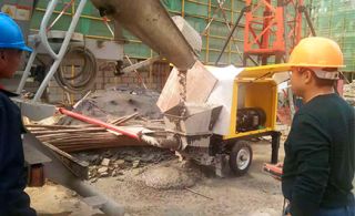 中小型混凝土泵车特色-省去人力运料难题[鲁科重工]