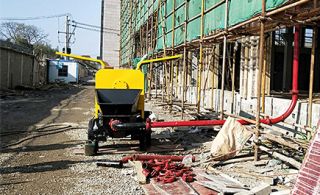 小型混泥土泵车图片及价格-10倍效能提高施工效益5倍[鲁科重工]